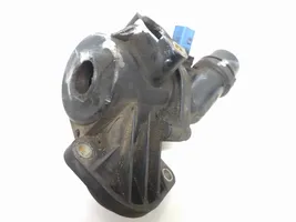 Audi A4 S4 B7 8E 8H Alloggiamento termostato 06B121111K