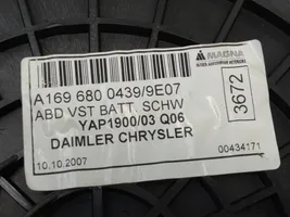 Mercedes-Benz B W245 Panel embellecedor lado inferior del maletero/compartimento de carga A1696800439