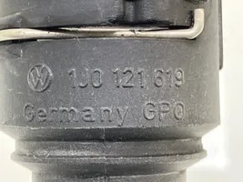 Volkswagen Golf V Tuyau de liquide de refroidissement moteur 1J0121619