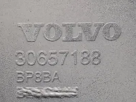 Volvo C30 Zderzak przedni 30657188