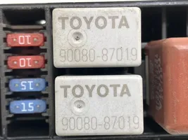 Toyota Avensis T250 Boîte à fusibles 9098702016