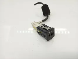 BMW X5 E70 USB socket connector 9237656