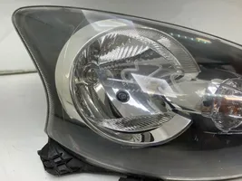 Toyota Aygo AB10 Lampa przednia 811100H070