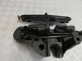 Renault Megane III Boîte à outils 995040009R