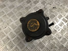 Subaru Forester SF Ohjaustehostimen pumppu 7801040