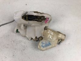 Subaru Impreza II Zamek drzwi przednich 61031FE011