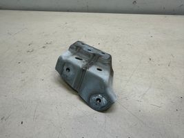 Volkswagen Touareg II Supporto di montaggio del parafango 7P6821151B