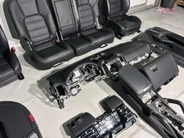 Porsche Cayenne (92A) Conjunto de molduras de la puertas y los asientos 7P5857003B