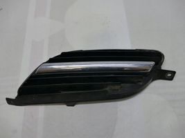 Nissan Almera Tino Etupuskurin alempi jäähdytinsäleikkö 82330BU000