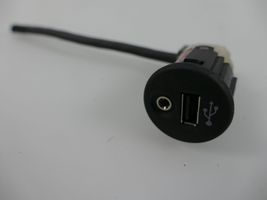 Nissan Qashqai USB jungtis 