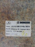 Mercedes-Benz E W210 Grilles/couvercle de haut-parleur arrière A2106900149