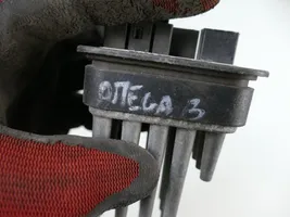 Opel Omega B1 Lämpöpuhaltimen moottorin vastus 312167N
