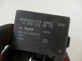 Mercedes-Benz E W211 Relè preriscaldamento candelette A0025423819