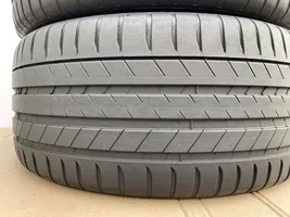 Porsche Macan R20 summer tire 