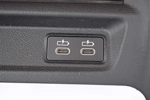 BMW 5 G30 G31 Altri elementi della console centrale (tunnel) 