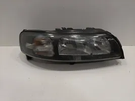 Volvo V70 Lampa przednia 8693548