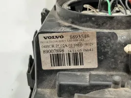 Volvo V70 Lampa przednia 8693548