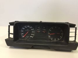 Audi 80 90 B2 Spidometras (prietaisų skydelis) 88471066