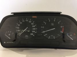 BMW 5 E34 Compteur de vitesse tableau de bord 13785419