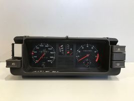 Audi 80 90 B2 Compteur de vitesse tableau de bord 81117185