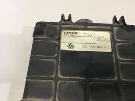 Volkswagen PASSAT B4 Sterownik / Moduł ECU 037906025G