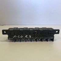 Audi A6 S6 C4 4A Drošinātāju bloks 4A0941822