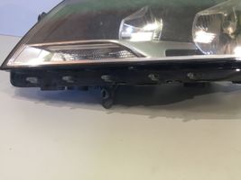 Volkswagen PASSAT B7 Передняя фара 3AC941005