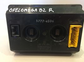 Opel Omega B2 Écran / affichage / petit écran 57774595