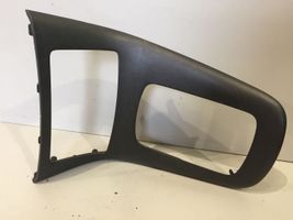 Toyota Avensis T250 Rivestimento in plastica cornice della leva del cambio 8493