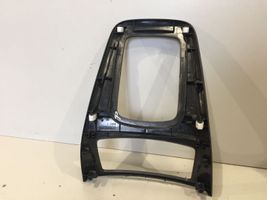 Toyota Avensis T250 Rivestimento in plastica cornice della leva del cambio 8493