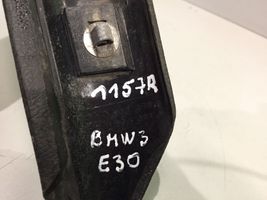 BMW 3 E30 Osłona słupka szyby przedniej / A 18843730