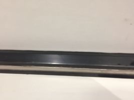 BMW 3 E30 Rivestimento della portiera anteriore (modanatura) 18761321