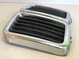 BMW 5 E28 Atrapa chłodnicy / Grill 51131873253