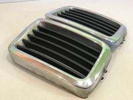 BMW 5 E28 Atrapa chłodnicy / Grill 51131873253