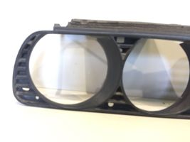 BMW 3 E30 Listwa pod lampę przednią 18760920