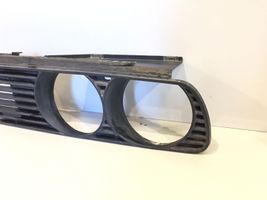 BMW 3 E30 Listwa pod lampę przednią 18760910