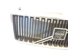 Volvo 240 Grille calandre supérieure de pare-chocs avant 1312657