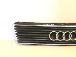 Audi 100 200 5000 C3 Grotelės viršutinės 