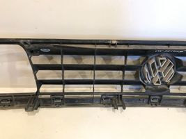 Volkswagen Jetta II Front bumper upper radiator grill 165853653E