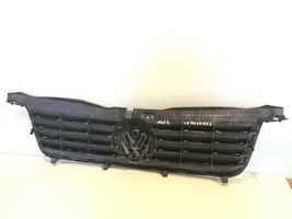 Volkswagen PASSAT B5.5 Etupuskurin ylempi jäähdytinsäleikkö 3B0853651L