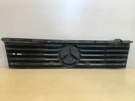 Mercedes-Benz 100 W631 Griglia superiore del radiatore paraurti anteriore 6317510218