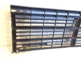 Chrysler Voyager Front grill 4515056