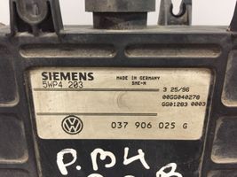 Volkswagen PASSAT B4 Variklio valdymo blokas 037906025G