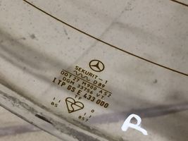 Mercedes-Benz 200 300 W123 Aizmugurējais stikls 33756