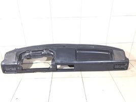 Audi Coupe Kojelauta 811857003