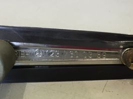 Mercedes-Benz E W123 Klamka zewnętrzna drzwi przednich 1237600359