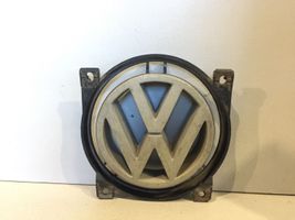 Volkswagen PASSAT B3 Значок производителя 357853601