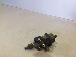 Audi 80 90 B3 Regulator ciśnienia paliwa 034133534F