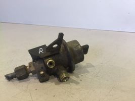 Audi 80 90 B3 Regulator ciśnienia paliwa 034133534F