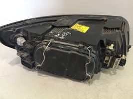 Volvo V50 Lampa przednia 30698648